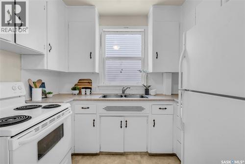 1115 9Th Street E, Saskatoon, SK - Indoor Photo Showing Kitchen With Double Sink