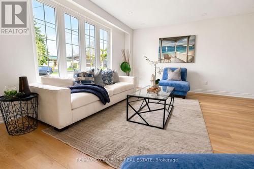 7256 Topping Road, Mississauga, ON - Indoor Photo Showing Living Room