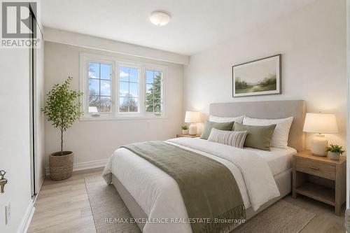 7256 Topping Road, Mississauga, ON - Indoor Photo Showing Bedroom