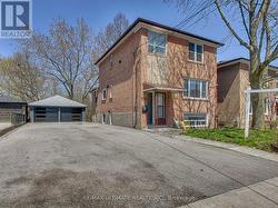 120 EDINBOROUGH COURT Toronto, ON M6N 2E8
