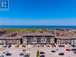 402 - 520 NORTH SERVICE ROAD Grimsby (Grimsby Beach), ON L3M 0C9