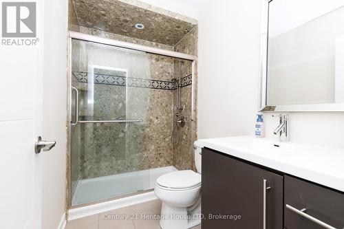 402 - 520 North Service Road, Grimsby (Grimsby Beach), ON - Indoor Photo Showing Bathroom