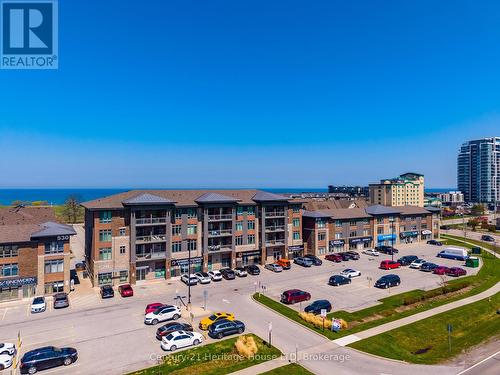402 - 520 North Service Road, Grimsby (Grimsby Beach), ON - Outdoor With View