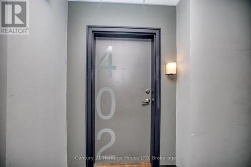 402 - 520 North Service Road, Grimsby (Grimsby Beach), ON - Indoor