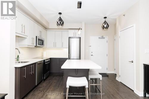 402 - 520 North Service Road, Grimsby (Grimsby Beach), ON - Indoor Photo Showing Kitchen With Stainless Steel Kitchen With Upgraded Kitchen