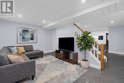 79 Concession 2 W, Tiny, ON - Indoor Photo Showing Living Room