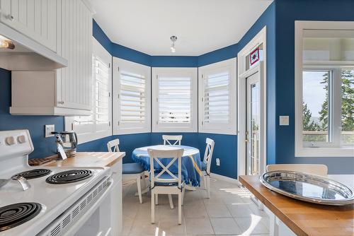 7660 Lichen Road, Anglemont, BC - Indoor Photo Showing Kitchen