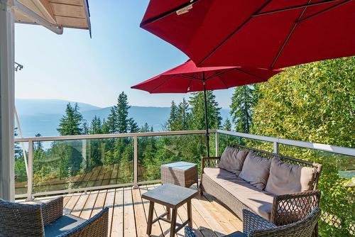 7660 Lichen Road, Anglemont, BC - Outdoor With Exterior