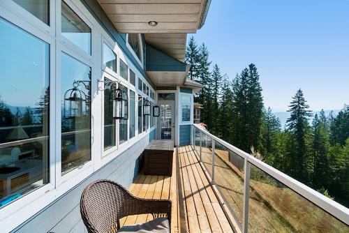 7660 Lichen Road, Anglemont, BC - Outdoor With Exterior