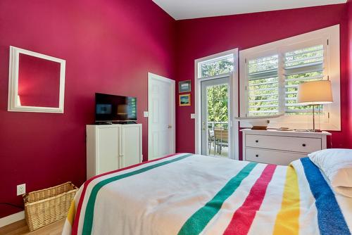 7660 Lichen Road, Anglemont, BC - Indoor Photo Showing Bedroom