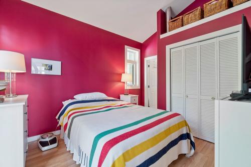 7660 Lichen Road, Anglemont, BC - Indoor Photo Showing Bedroom