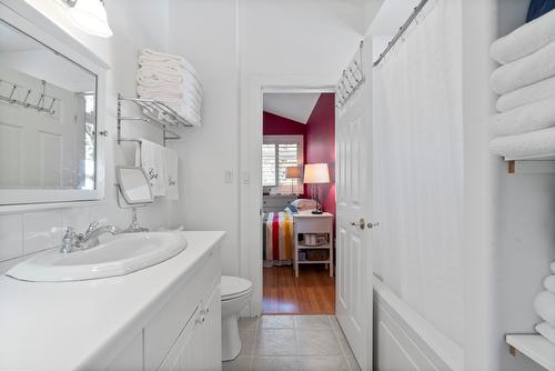 7660 Lichen Road, Anglemont, BC - Indoor Photo Showing Bathroom