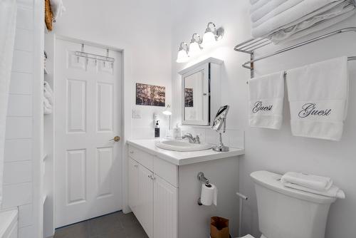 7660 Lichen Road, Anglemont, BC - Indoor Photo Showing Bathroom