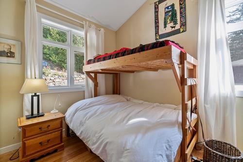 7660 Lichen Road, Anglemont, BC - Indoor Photo Showing Bedroom