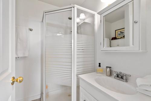 7660 Lichen Road, Anglemont, BC - Indoor Photo Showing Bathroom