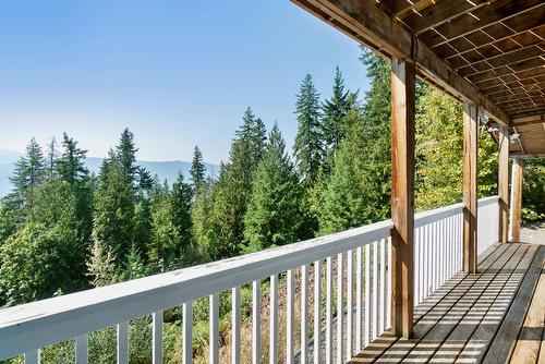 7660 Lichen Road, Anglemont, BC - Outdoor