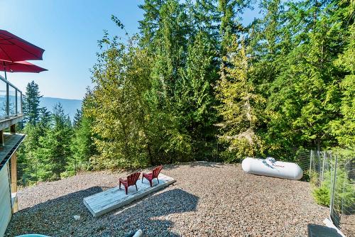 7660 Lichen Road, Anglemont, BC - Outdoor