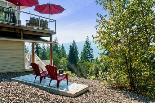 7660 Lichen Road, Anglemont, BC - Outdoor