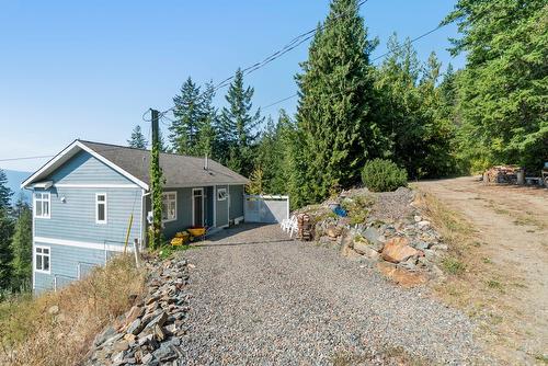 7660 Lichen Road, Anglemont, BC - Outdoor