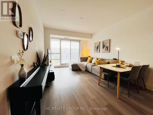 207 - 38 Gandhi Lane, Markham, ON - Indoor Photo Showing Living Room