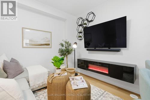 7 - 475 Beresford Path, Oshawa (Central), ON - Indoor Photo Showing Living Room With Fireplace