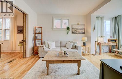 8 Spring Street E, Waterloo, ON - Indoor Photo Showing Living Room