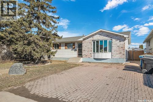 122 Clancy DRIVE  Saskatoon, SK S7M 4L2