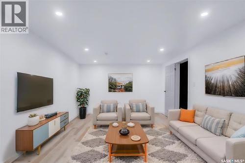 122 Clancy Drive, Saskatoon, SK - Indoor Photo Showing Living Room