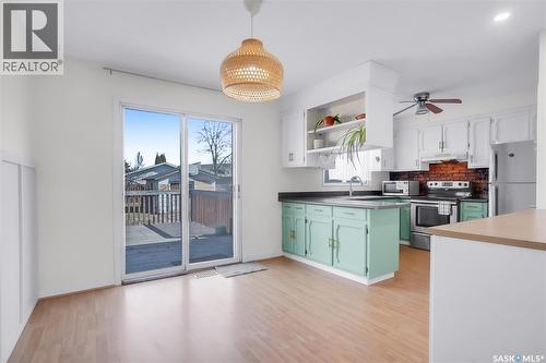 122 Clancy Drive, Saskatoon, SK - Indoor Photo Showing Kitchen