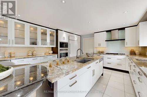 19 Limcombe Drive, Markham, ON - Indoor Photo Showing Kitchen With Upgraded Kitchen