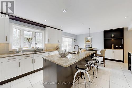 19 Limcombe Drive, Markham, ON - Indoor Photo Showing Kitchen With Upgraded Kitchen