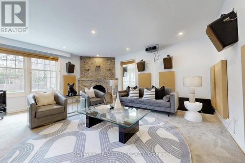19 Limcombe Drive, Markham, ON - Indoor Photo Showing Living Room