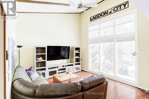 XL Seating Area - 39 Turtle Path, Ramara, ON - Indoor Photo Showing Other Room
