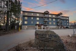 103 - 4 LAKE AVENUE Dysart Et Al (Dysart), ON K0M 1S0