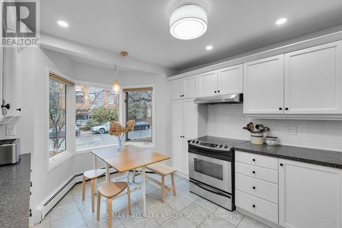 285 Fairmont Avenue, Ottawa, ON - Indoor Photo Showing Kitchen