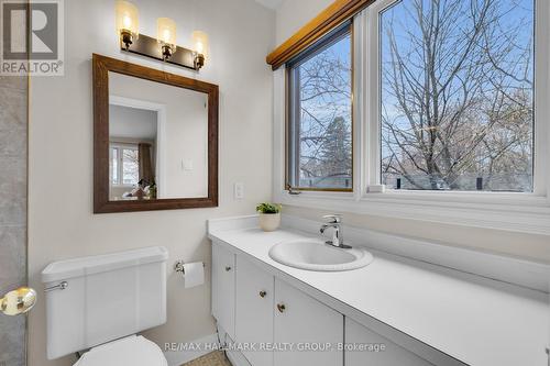 285 Fairmont Avenue, Ottawa, ON - Indoor Photo Showing Bathroom