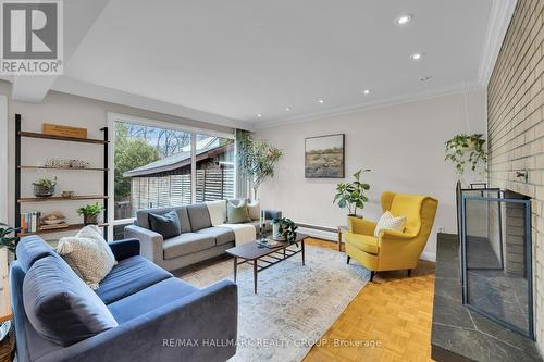 285 Fairmont Avenue, Ottawa, ON - Indoor Photo Showing Living Room