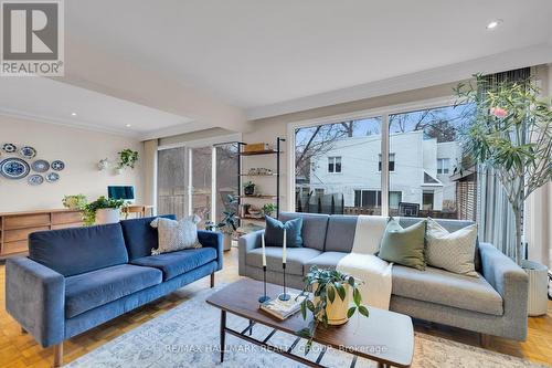 285 Fairmont Avenue, Ottawa, ON - Indoor Photo Showing Living Room