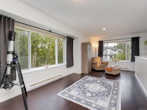 6894 Beaton Rd, Sooke, BC - Indoor Photo Showing Living Room