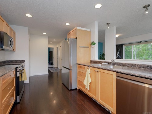 6894 Beaton Rd, Sooke, BC - Indoor Photo Showing Kitchen