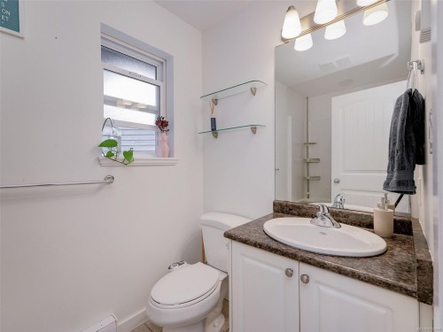 6894 Beaton Rd, Sooke, BC - Indoor Photo Showing Bathroom