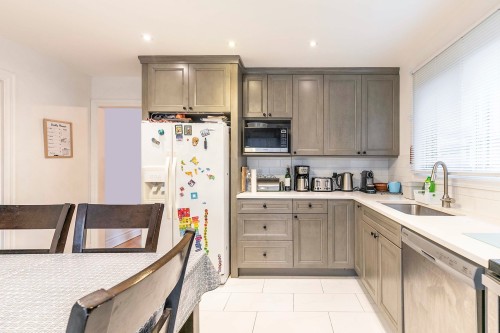 Cuisine - 5719 Av. Smart, Côte-Saint-Luc, QC - Indoor Photo Showing Kitchen