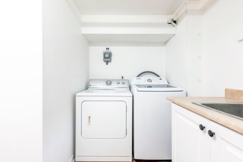 Salle de lavage - 5719 Av. Smart, Côte-Saint-Luc, QC - Indoor Photo Showing Laundry Room