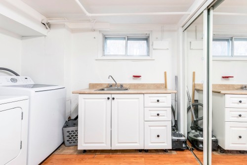 Salle de lavage - 5719 Av. Smart, Côte-Saint-Luc, QC - Indoor Photo Showing Laundry Room