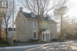 35 MACKAY STREET  Ottawa, ON K1M 2B2