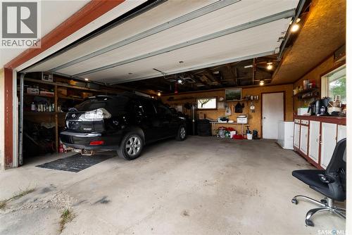 1015 12Th Avenue E, Regina, SK - Indoor Photo Showing Garage