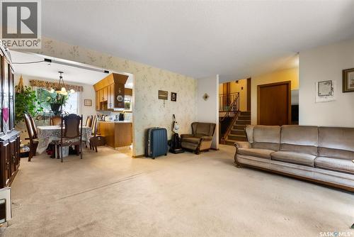 1015 12Th Avenue E, Regina, SK - Indoor Photo Showing Living Room