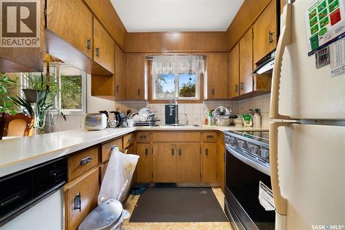 1015 12Th Avenue E, Regina, SK - Indoor Photo Showing Kitchen