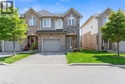 40 DARTMOUTH Gate Unit# 12 Stoney Creek, ON L8E 0C4