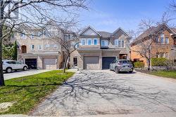 22 STILES AVENUE Aurora, ON L4G 7N3
